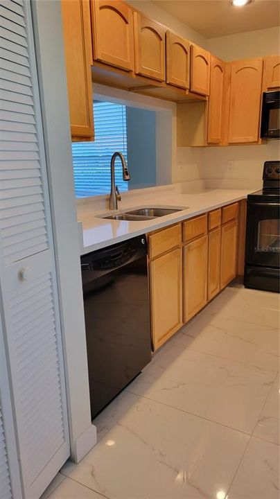 Active With Contract: $2,000 (2 beds, 2 baths, 1351 Square Feet)