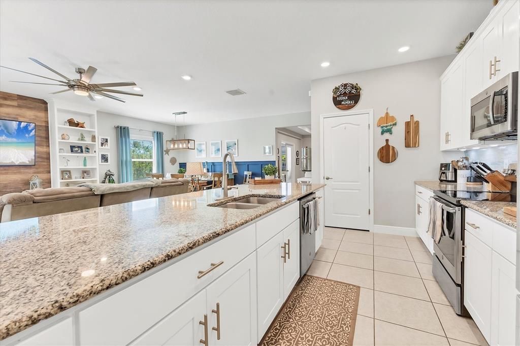 Active With Contract: $384,750 (4 beds, 3 baths, 2470 Square Feet)