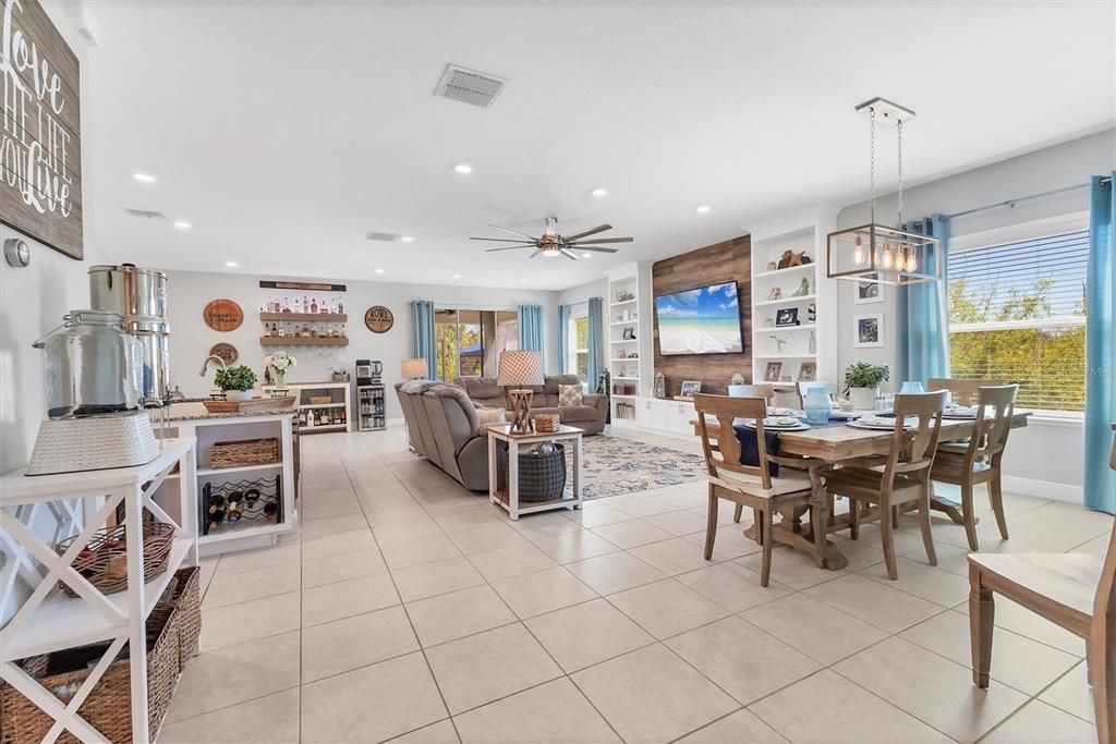 Active With Contract: $384,750 (4 beds, 3 baths, 2470 Square Feet)