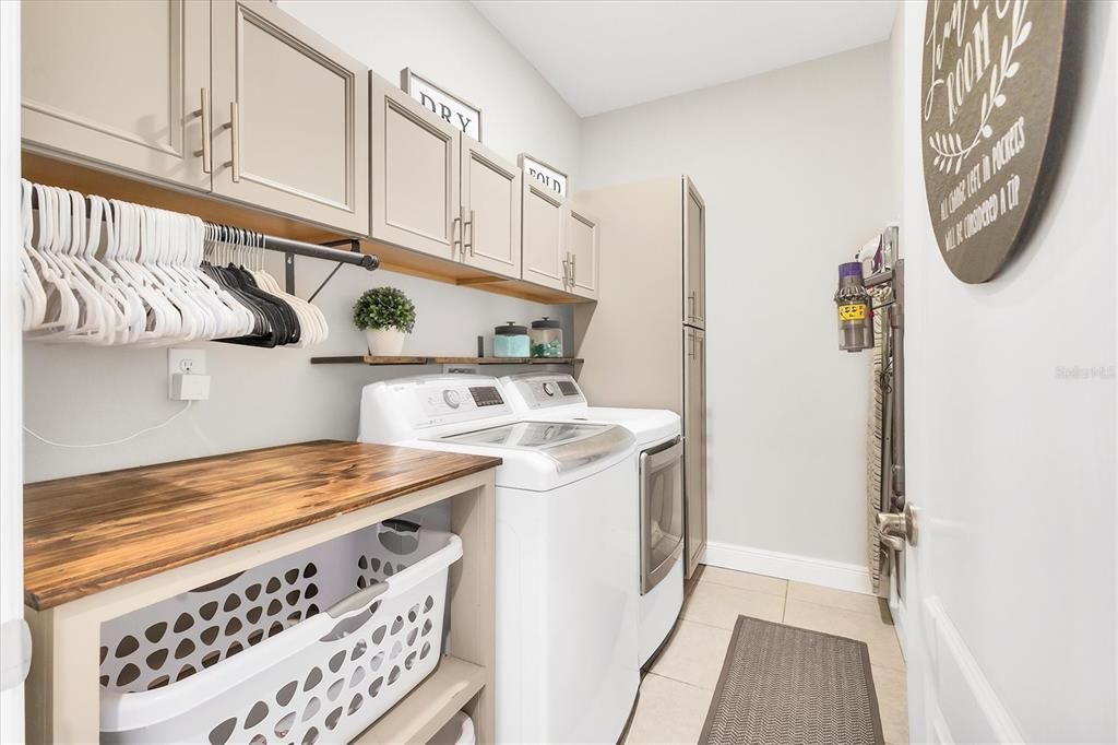 Active With Contract: $384,750 (4 beds, 3 baths, 2470 Square Feet)