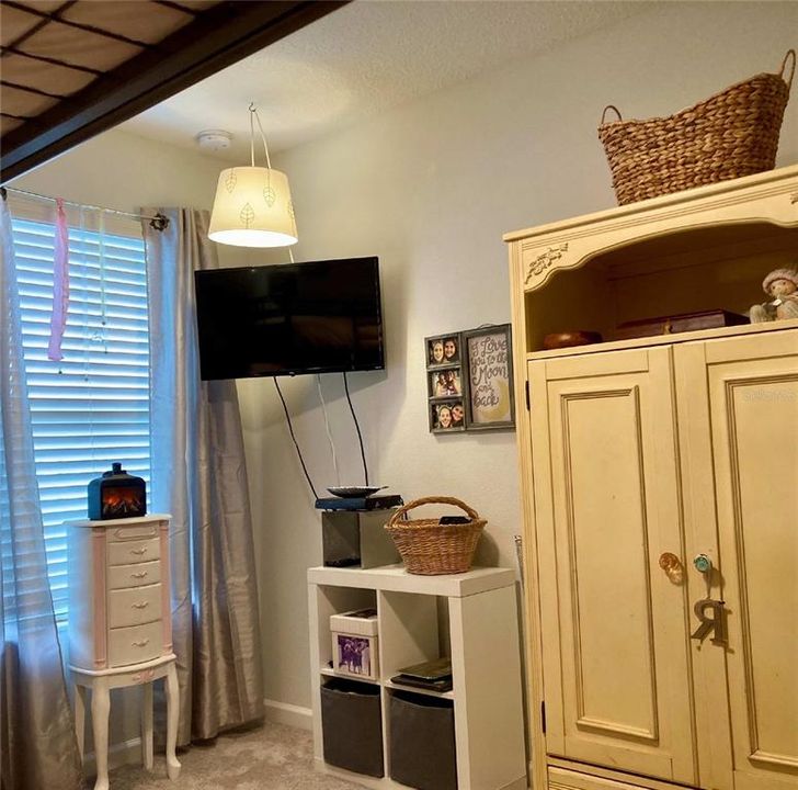 For Sale: $298,000 (3 beds, 2 baths, 1675 Square Feet)