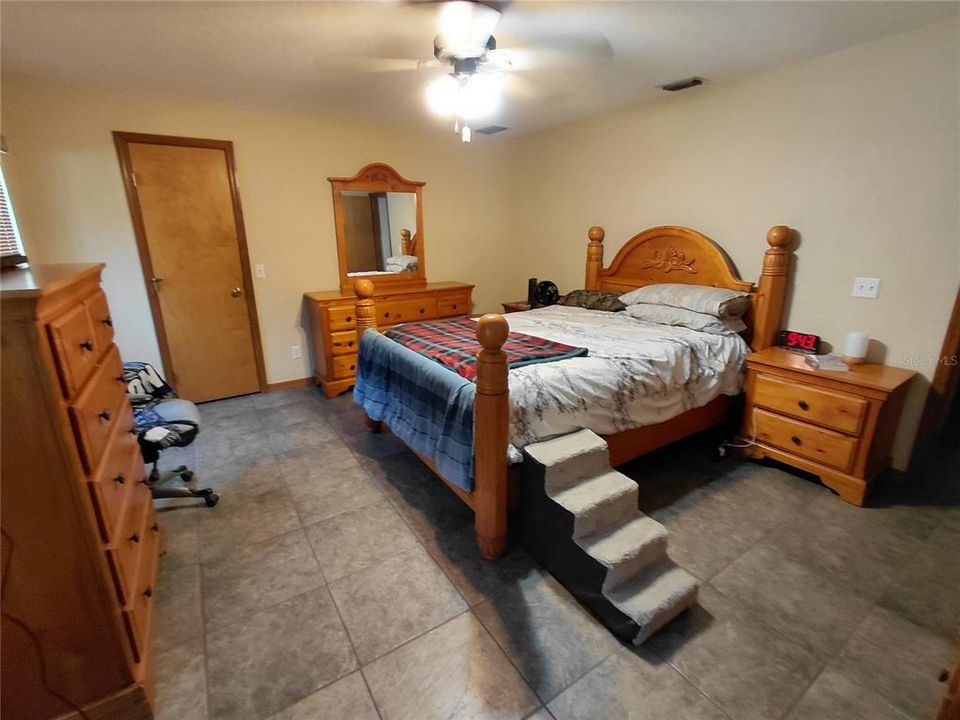 For Sale: $575,000 (3 beds, 2 baths, 1577 Square Feet)