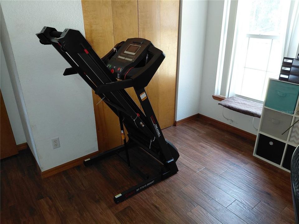 For Sale: $575,000 (3 beds, 2 baths, 1577 Square Feet)