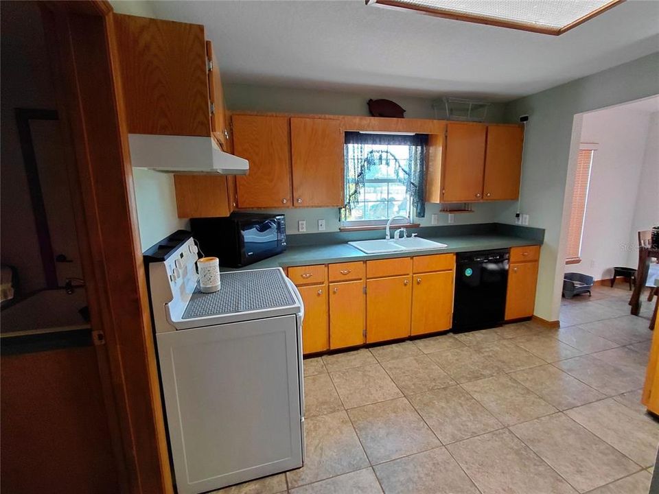 For Sale: $575,000 (3 beds, 2 baths, 1577 Square Feet)