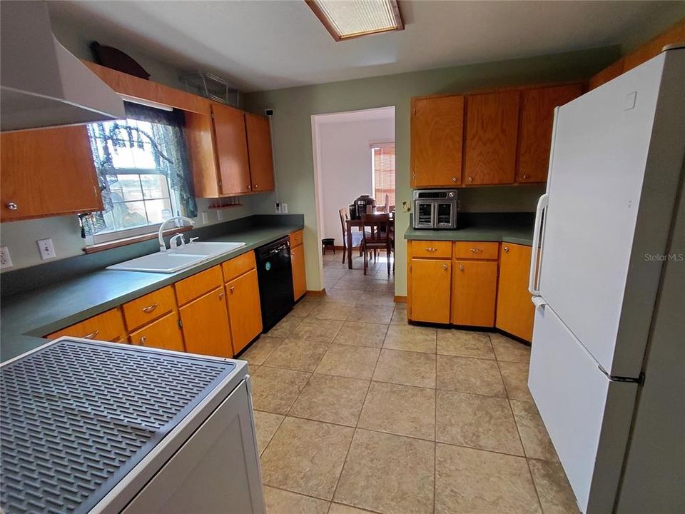 For Sale: $575,000 (3 beds, 2 baths, 1577 Square Feet)