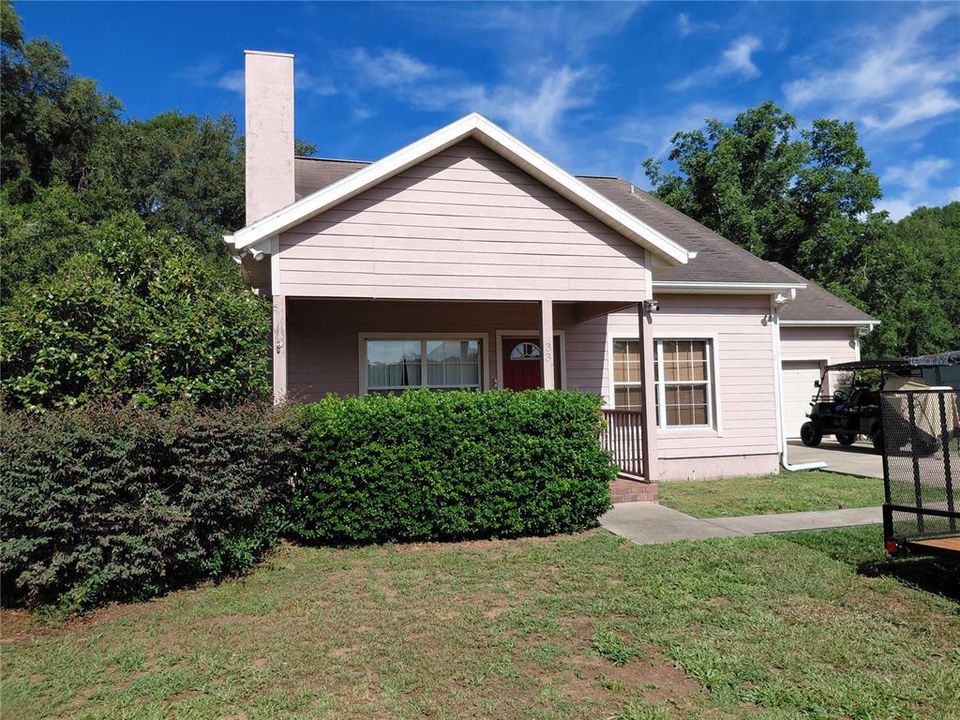For Sale: $575,000 (3 beds, 2 baths, 1577 Square Feet)