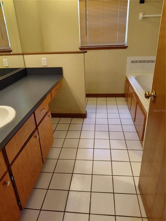 For Sale: $575,000 (3 beds, 2 baths, 1577 Square Feet)