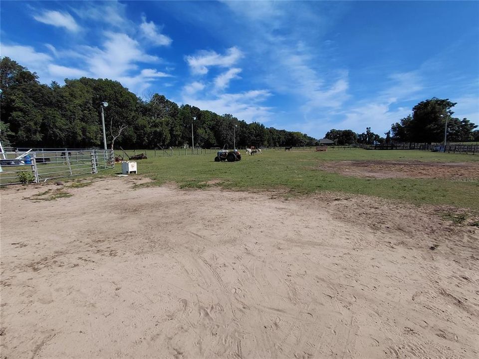 For Sale: $575,000 (3 beds, 2 baths, 1577 Square Feet)