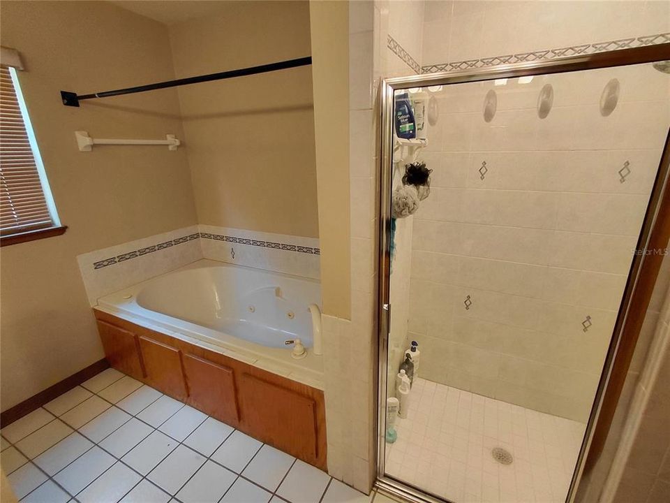 For Sale: $575,000 (3 beds, 2 baths, 1577 Square Feet)