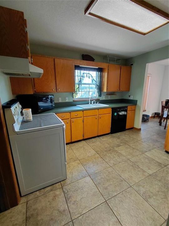 For Sale: $575,000 (3 beds, 2 baths, 1577 Square Feet)