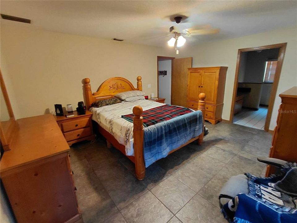 For Sale: $575,000 (3 beds, 2 baths, 1577 Square Feet)