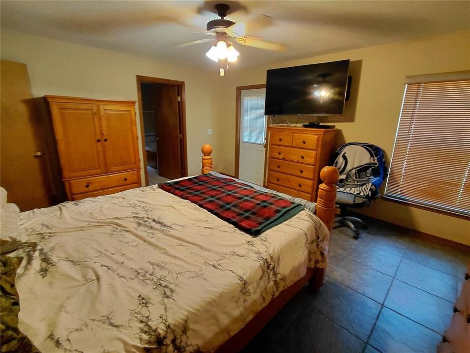 For Sale: $575,000 (3 beds, 2 baths, 1577 Square Feet)