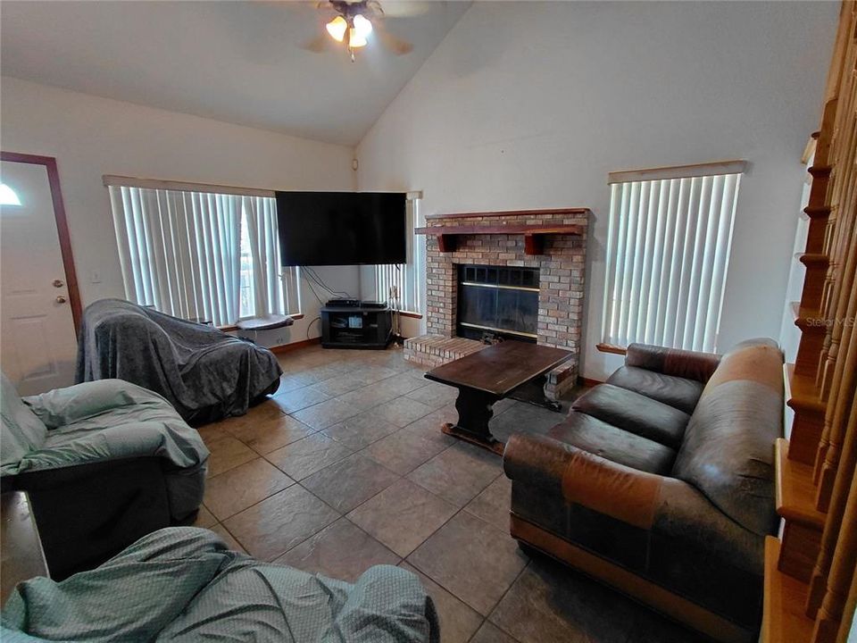 For Sale: $575,000 (3 beds, 2 baths, 1577 Square Feet)