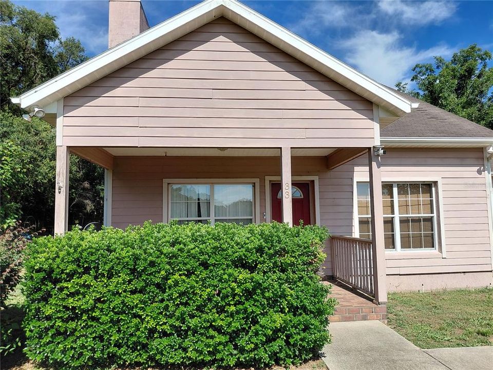 For Sale: $575,000 (3 beds, 2 baths, 1577 Square Feet)