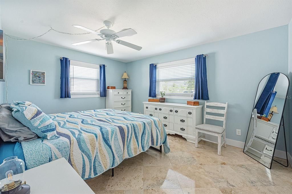 Active With Contract: $488,000 (3 beds, 2 baths, 1422 Square Feet)