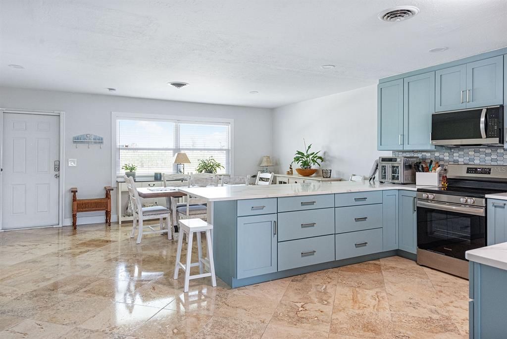 Active With Contract: $488,000 (3 beds, 2 baths, 1422 Square Feet)