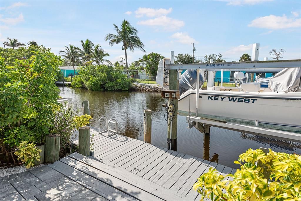 Active With Contract: $488,000 (3 beds, 2 baths, 1422 Square Feet)