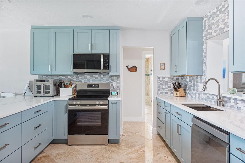 Active With Contract: $488,000 (3 beds, 2 baths, 1422 Square Feet)