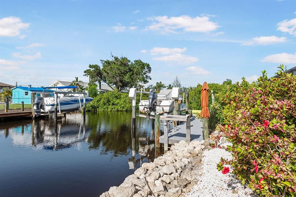 Active With Contract: $488,000 (3 beds, 2 baths, 1422 Square Feet)