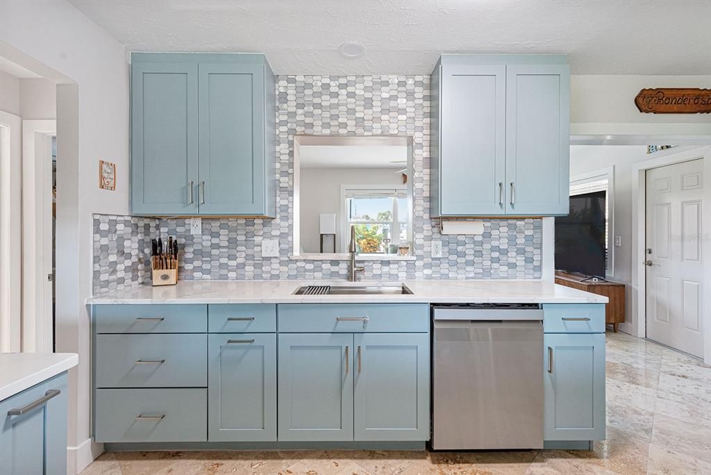 Active With Contract: $488,000 (3 beds, 2 baths, 1422 Square Feet)