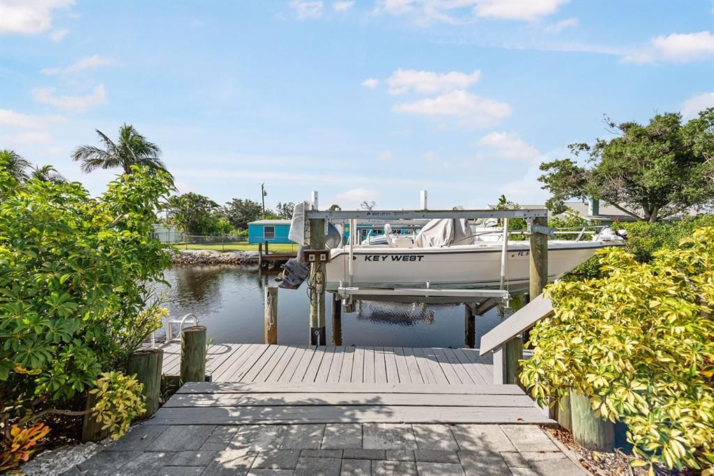 Active With Contract: $488,000 (3 beds, 2 baths, 1422 Square Feet)