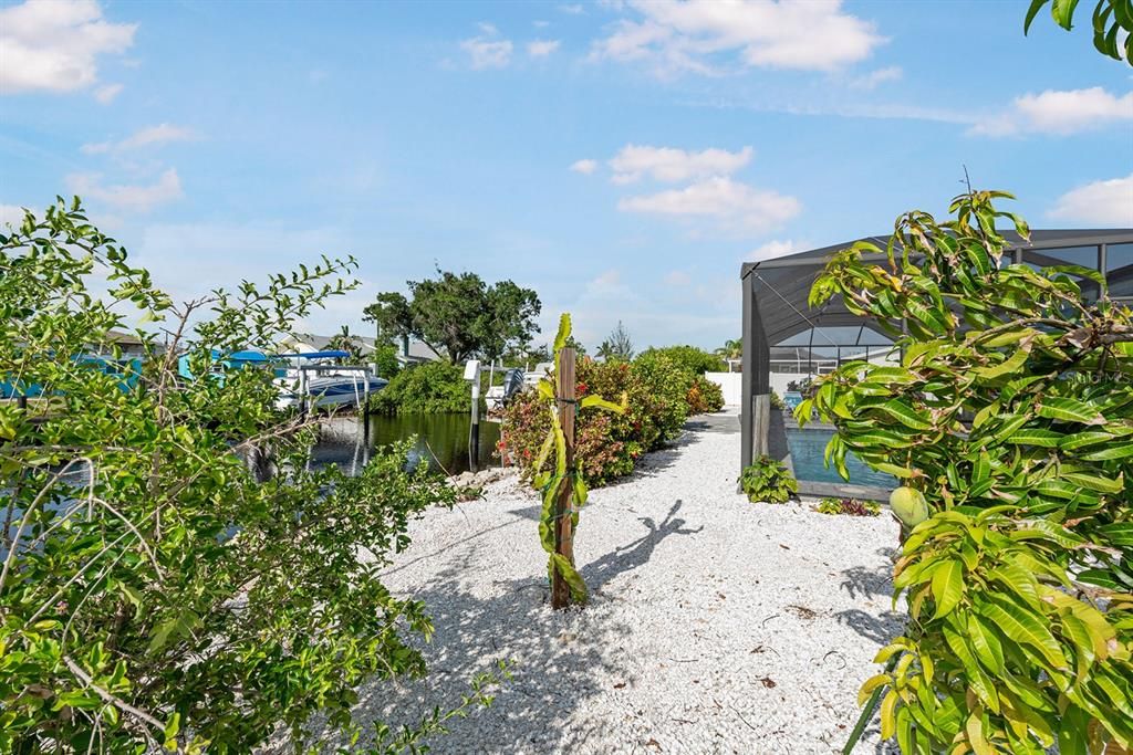 Active With Contract: $488,000 (3 beds, 2 baths, 1422 Square Feet)