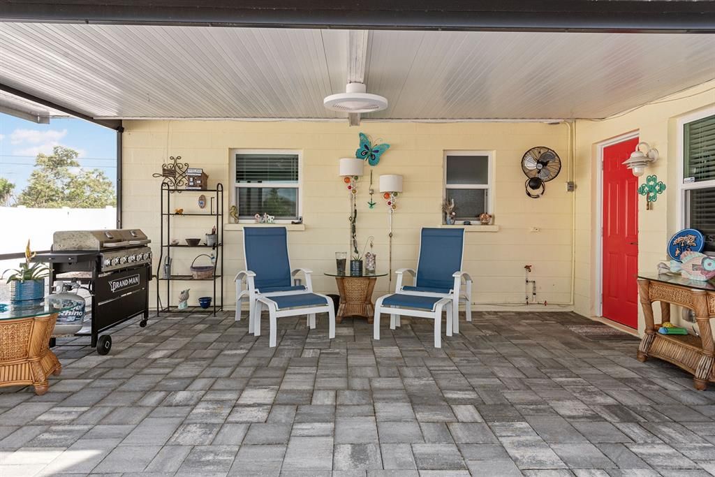 Active With Contract: $488,000 (3 beds, 2 baths, 1422 Square Feet)