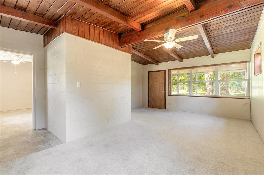 Activo con contrato: $164,900 (2 camas, 1 baños, 1134 Pies cuadrados)