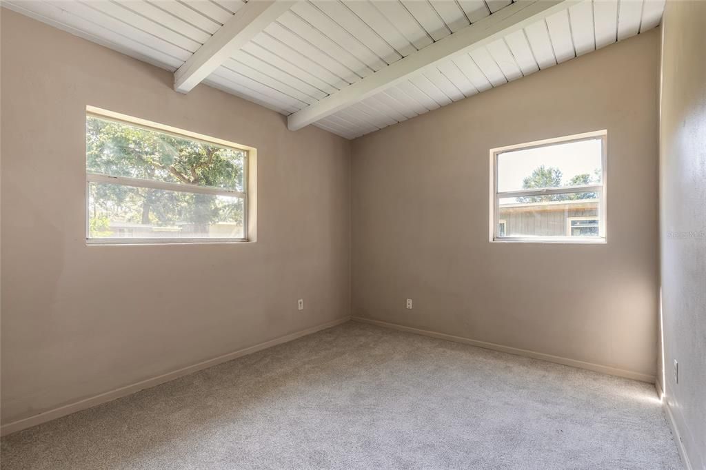 Activo con contrato: $164,900 (2 camas, 1 baños, 1134 Pies cuadrados)