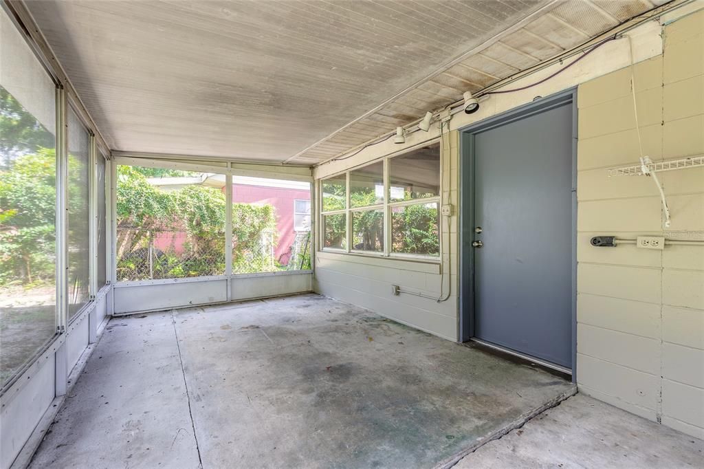 Activo con contrato: $164,900 (2 camas, 1 baños, 1134 Pies cuadrados)