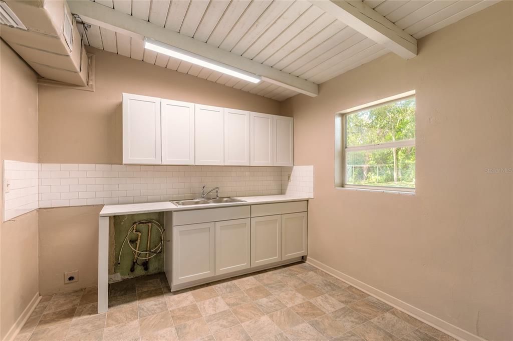 Activo con contrato: $164,900 (2 camas, 1 baños, 1134 Pies cuadrados)