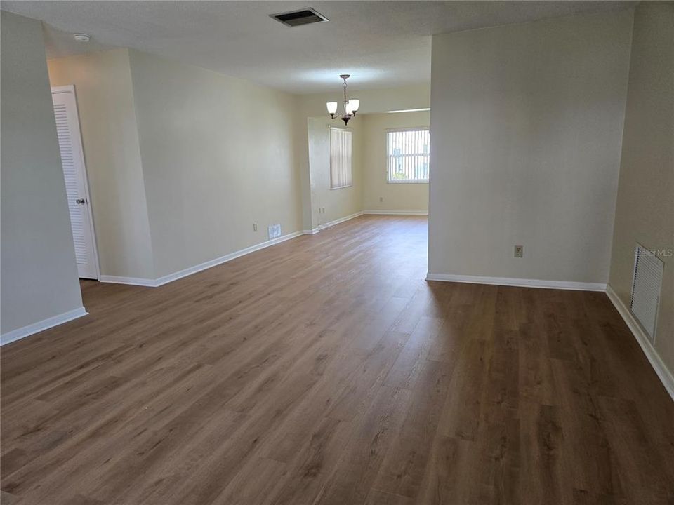 For Sale: $244,900 (2 beds, 2 baths, 1276 Square Feet)