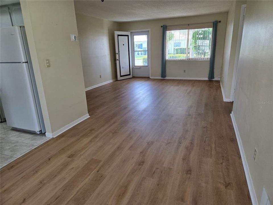 For Sale: $244,900 (2 beds, 2 baths, 1276 Square Feet)