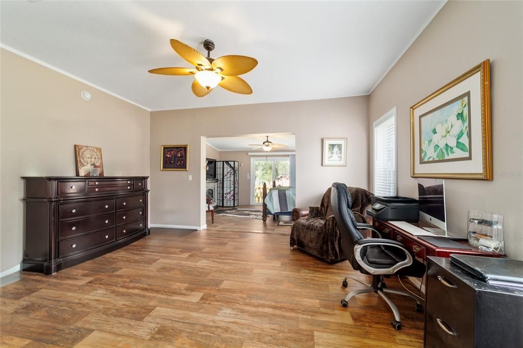 En Venta: $645,000 (4 camas, 3 baños, 2432 Pies cuadrados)