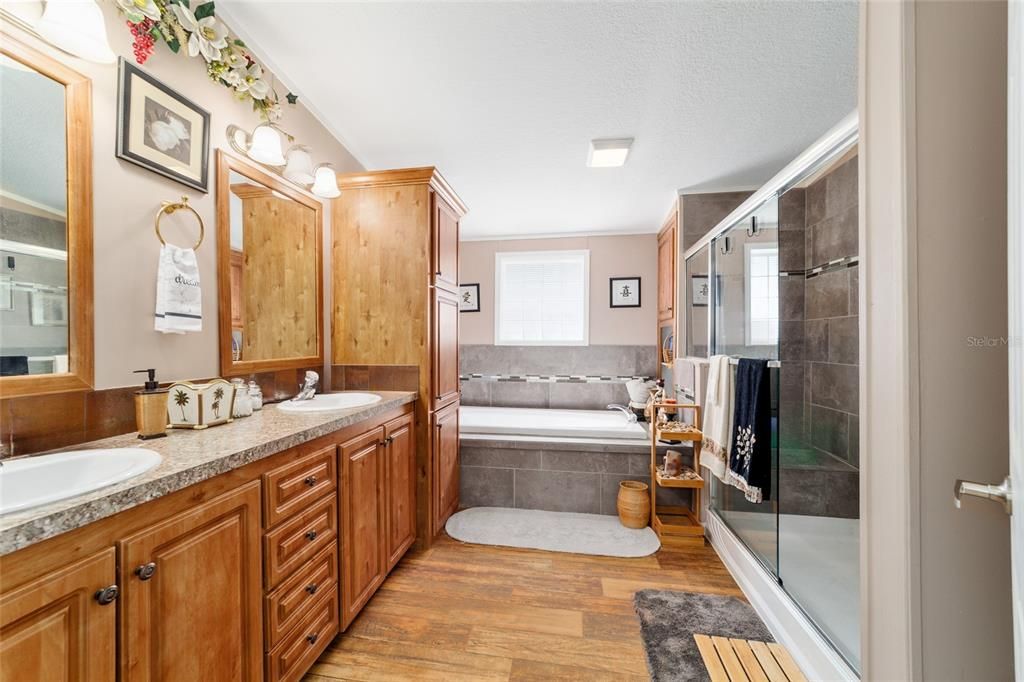 En Venta: $645,000 (4 camas, 3 baños, 2432 Pies cuadrados)