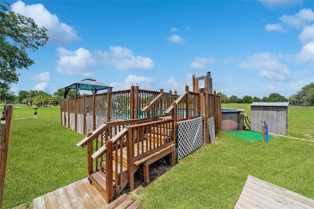 En Venta: $645,000 (4 camas, 3 baños, 2432 Pies cuadrados)