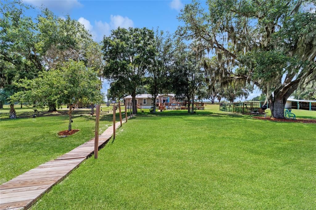 En Venta: $645,000 (4 camas, 3 baños, 2432 Pies cuadrados)