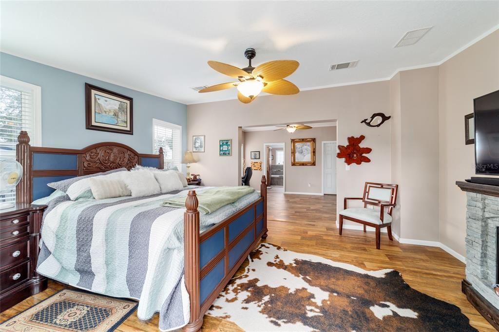 En Venta: $645,000 (4 camas, 3 baños, 2432 Pies cuadrados)