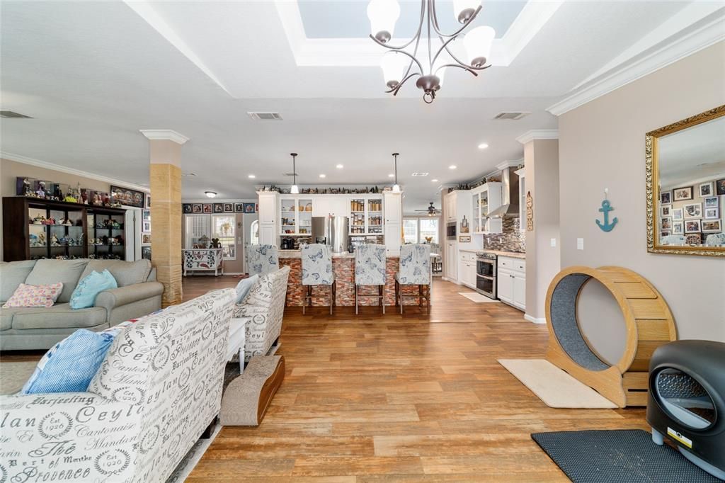 En Venta: $645,000 (4 camas, 3 baños, 2432 Pies cuadrados)