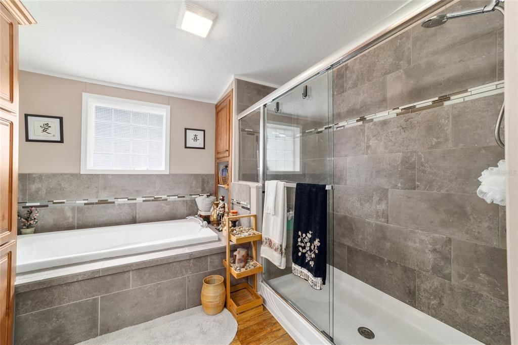 En Venta: $645,000 (4 camas, 3 baños, 2432 Pies cuadrados)