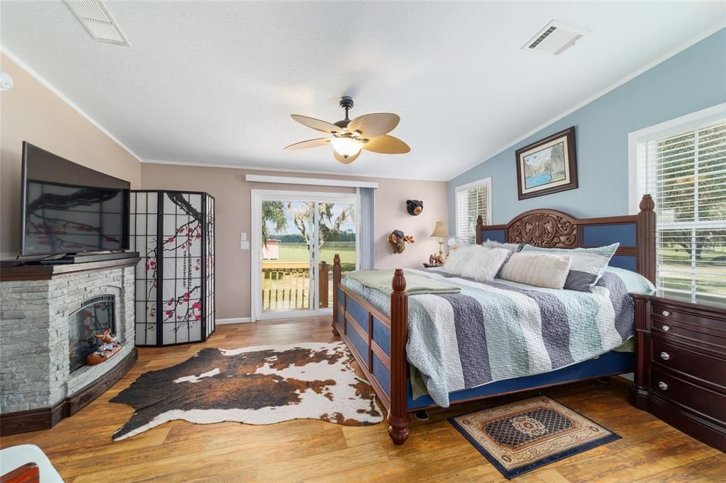 En Venta: $645,000 (4 camas, 3 baños, 2432 Pies cuadrados)