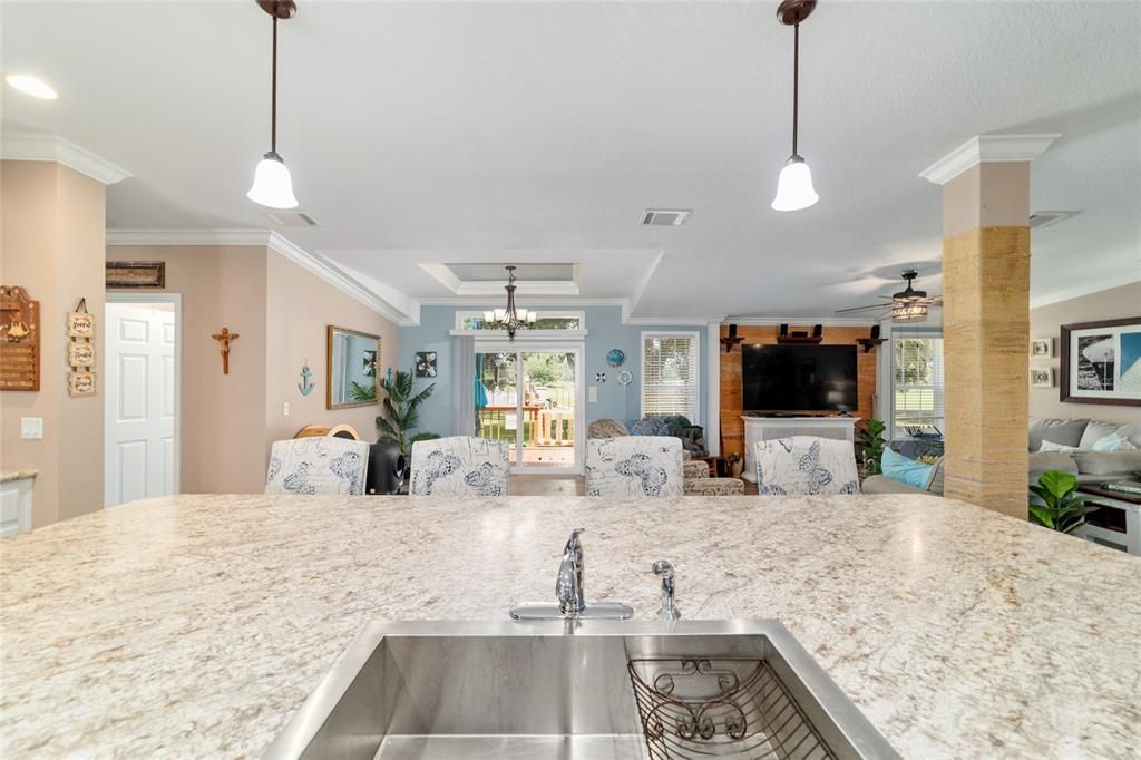 En Venta: $645,000 (4 camas, 3 baños, 2432 Pies cuadrados)