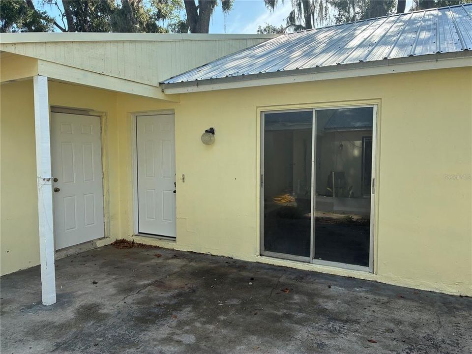 Recently Rented: $1,300 (2 beds, 1 baths, 750 Square Feet)