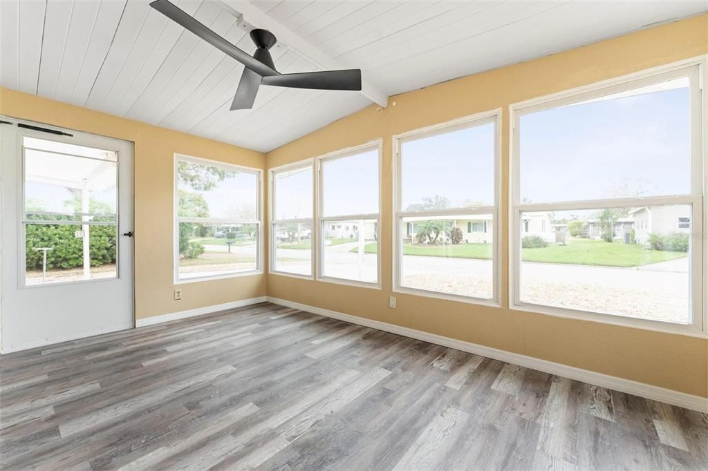 В аренду: $1,400 (2 спален, 2 ванн, 990 Квадратных фут)