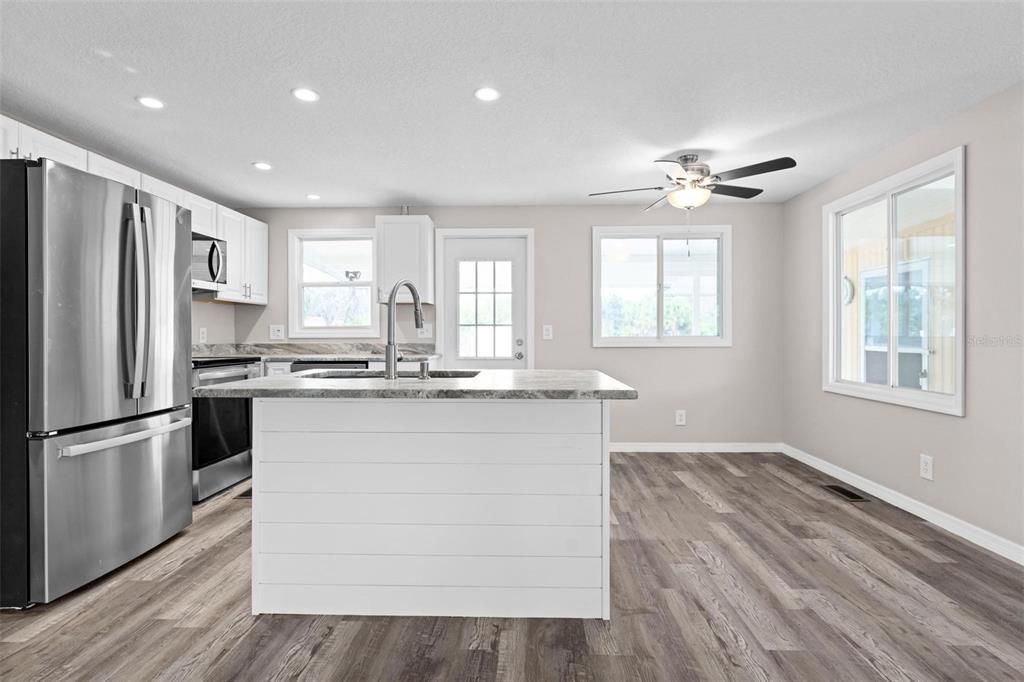 В аренду: $1,400 (2 спален, 2 ванн, 990 Квадратных фут)