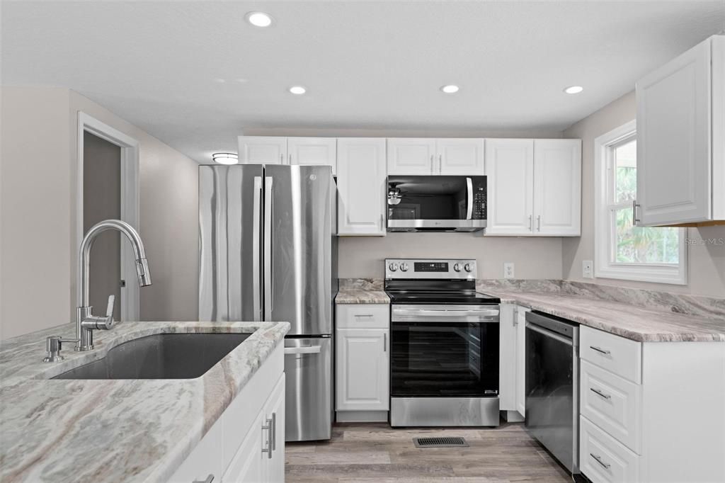 В аренду: $1,400 (2 спален, 2 ванн, 990 Квадратных фут)