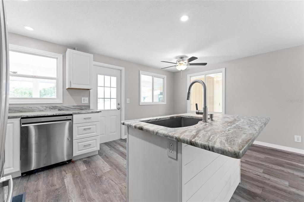 В аренду: $1,400 (2 спален, 2 ванн, 990 Квадратных фут)