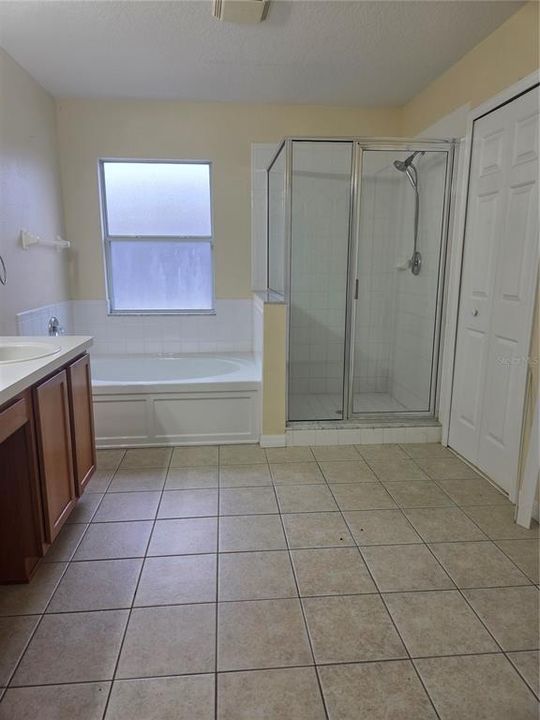 Active With Contract: $2,400 (6 beds, 3 baths, 3025 Square Feet)