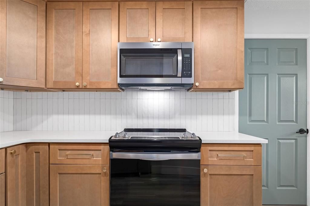 Под контрактом: $289,900 (3 спален, 2 ванн, 1314 Квадратных фут)