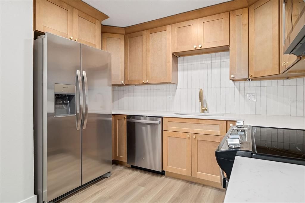 Под контрактом: $289,900 (3 спален, 2 ванн, 1314 Квадратных фут)